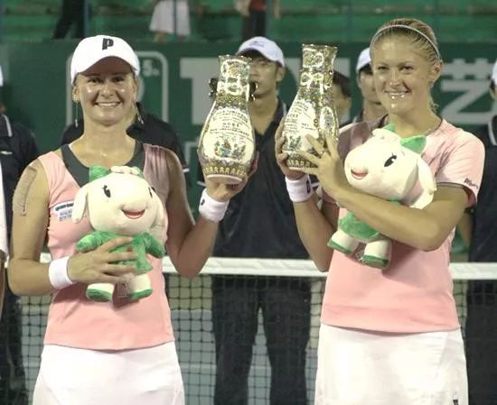 都不愿让光 都不愿让光